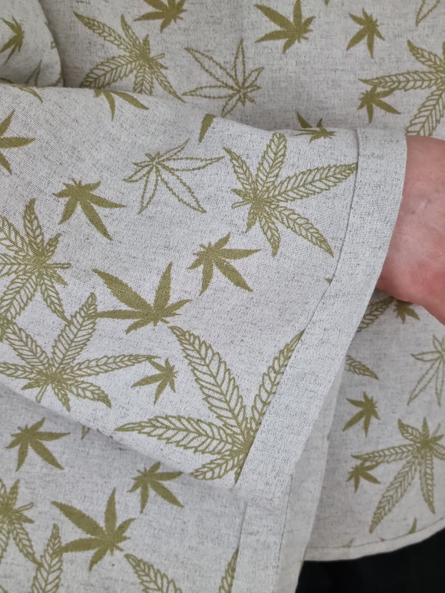 Kimono van hennep, aan beide kanten dragbaar