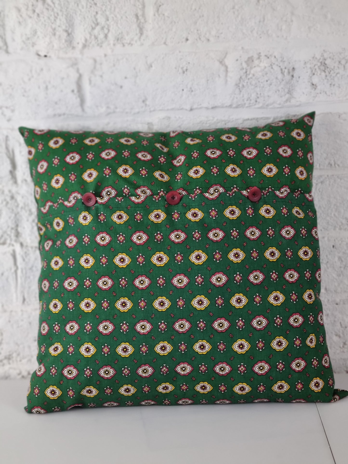 Katoenen kussensloop met rode sierband 40 × 40 cm